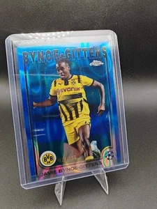 2025 Topps Chrome UEFA Jamie Bynoe-Gittens Blue Refractor /150 Borussia Dortmund - Bild 1 von 2