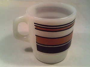 [Q18] VINTAGE FIRE KING Oven Ware Coffee Cup ANCHOR HOCKING Black & Gold stripes - Picture 1 of 2