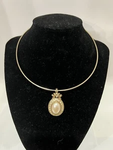 Necklace Oval Faux Pearl Cabochon Rhinestone Gold Tone Wire Choker Very elegant! - Picture 1 of 13