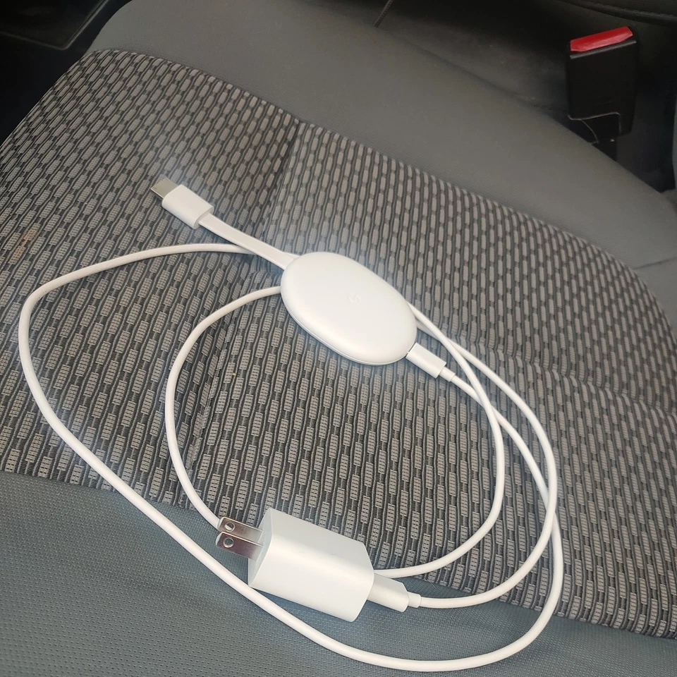 Google Chromecast with Google TV (4K) Model GZRNL w/ Pwr and Remote Tested/Works - Image 1 of 4