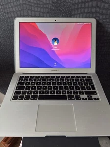Apple MacBook Air 13-Inch (2015, Dual Core i5, 1.6GHz, 4GB) - Picture 1 of 3