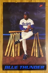 "Poster NIKE VINTAGE OG ANNI '80/'90 Pedro Guerrero "BLU THUNDER"" LA Dodgers 35""x 22" - Foto 1 di 7