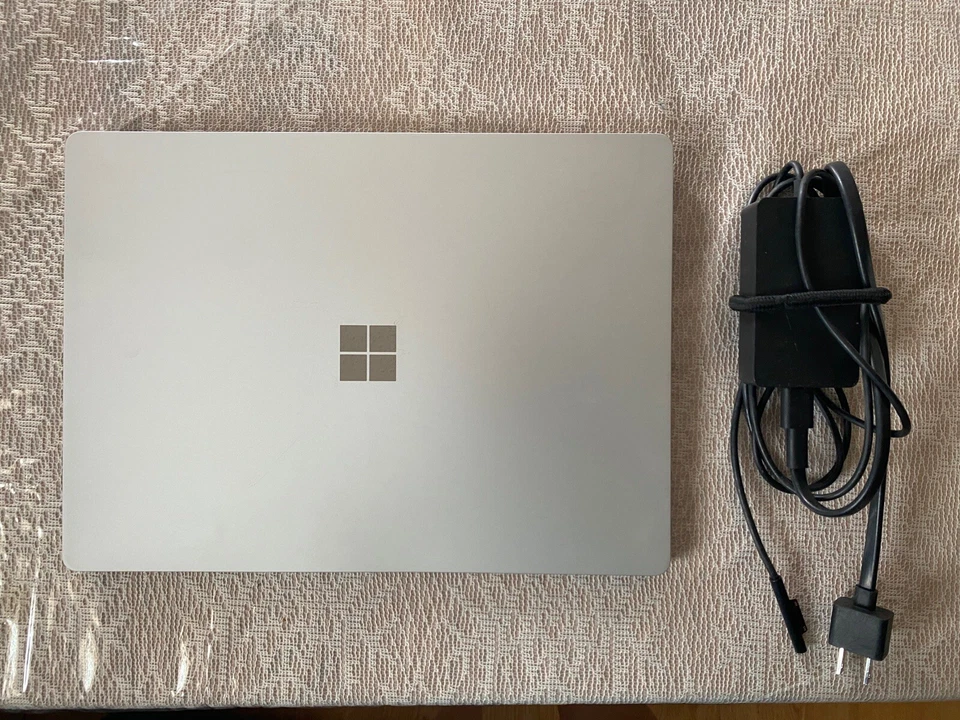 Surface Laptop 13.5", 128GB SSD, Intel Core i7-7660U, 2.50GHz, 8GB, Pantalla Táctil Foto 1 de 4
