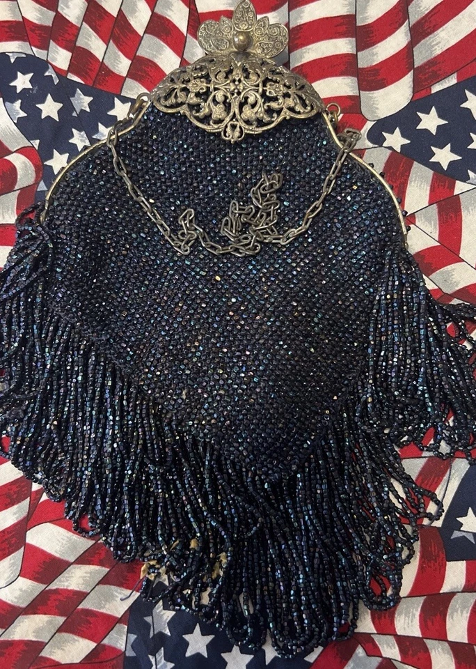 Cartera clutch antigua de noche con cuentas herrajes ornamentados asas de cadena. Foto 1 de 4