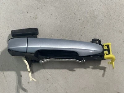 Conjunto de manija de puerta exterior trasera derecha Toyota Prius V 2012-2015 OEM azul Foto 1 de 4