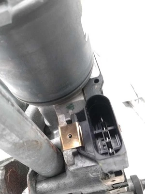 Motor limpiaparabrisas usado se adapta a: Volkswagen Golf Htbk 2017 base grado A Foto 1 de 4