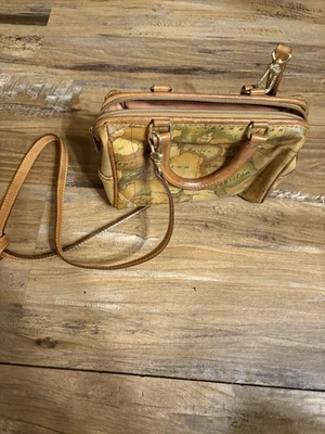 Bolsa tiracolo vintage mini ALVIERO MARTINI 1A CLASSE mapa geográfico Boston Itália - Imagem 1 de 4