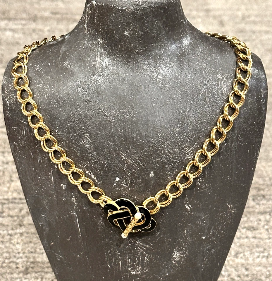 COLLAR TRIFARI ORO DOBLE ESLABÓN 19" ESMALTE NEGRO NUDO CELTA COLGANTE USADO EN EXCELENTE ESTADO Foto 1 de 4