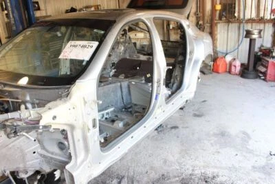 10-16 PANAMERA Turbo AWD Driver lado izquierdo basculante y corte de poste Foto 1 de 4