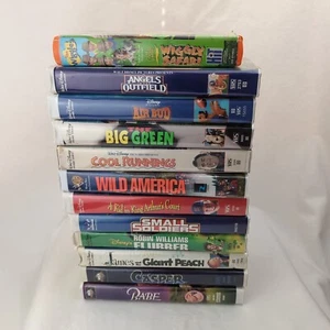Lot VHS Clamshell enfants et famille Wiggles Cool Runnings Disney + PLUS 12 films ! - Photo 1/15