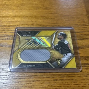 2017 Topps Triple Threads - Autograph Jumbo Relics Dee Gordon #UAJR-DG Gold /25 - Picture 1 of 2
