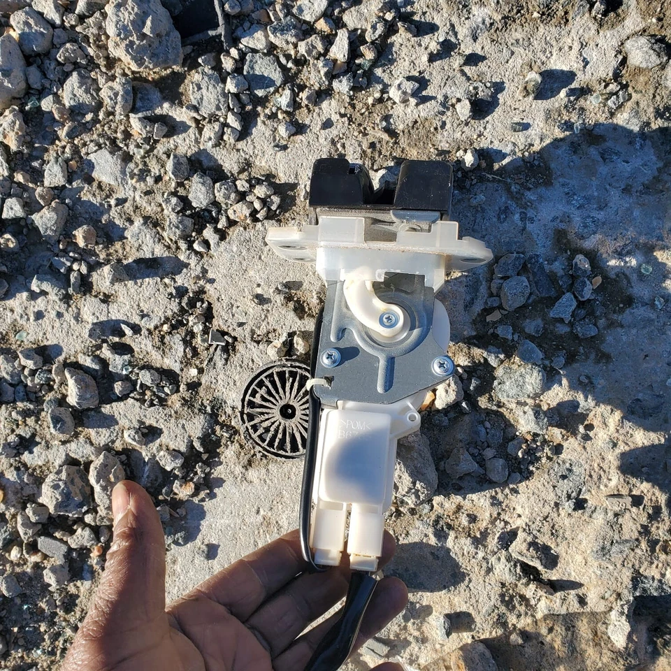 Actuador de bloqueo de puerta levadiza con cierre de maletero OEM para Suzuki SX4 2007-2013 2732 Foto 1 de 1