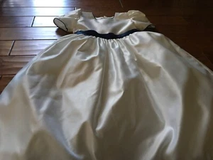 Flower Girl White Elegant Formal Dress - Flower girl or Communion Dress size 10 - Picture 1 of 5