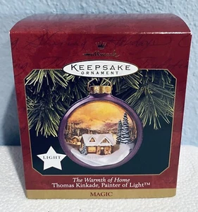 Hallmark Keepsake Ornamento Thomas Kinkade Il Calore di Casa 1997 NUOVO - Foto 1 di 3