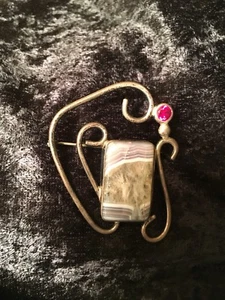 Abstrakte Brosche mit Naturstein & rotem Strass Sterlingsilber Anstecknadel - Vintage - Bild 1 von 5