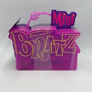 Mini estuche de coleccionista con forma de logotipo de Bratz + una mini figura exclusiva para 60+minis - Imagen 1 de 4
