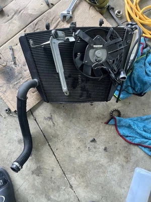 Полный радиатор 2009–2016 Gsxr1000 - Изображение 1 из 2