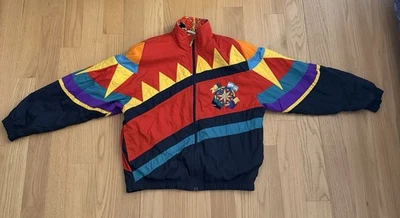 Cortavientos Cabeza Cremallera Completa Años 90 DE COLECCIÓN Talla Pequeña Multicolor Diseño Bandera Rojo Foto 1 de 4