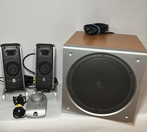 Altavoces de escritorio Logitech Z3 (S-0085A) de grano de madera con control remoto y subwoofer con cable - Imagen 1 de 11