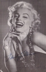 Marilyn Monroe 4 -- Signiert Vintage Foto Postkarte Kopie - Bild 1 von 2