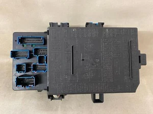 2005 Lincoln Navigator Fuse Junction Distribution Relay Box 5L1T-14A067-BC 5.4L - Picture 1 of 11