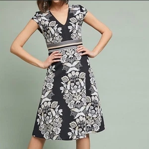 NEU ANTHROPOLOGIE ETT TWA Soirée bestickt LBD schwarz weiß creme Midikleid 0 - Bild 1 von 9