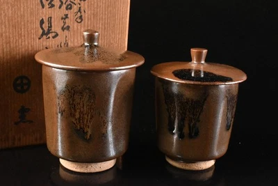 T434: Japanese Satsuma-ware Black glaze Sencha TEACUP 2pcs, auto w/signed box - Image 1 of 4