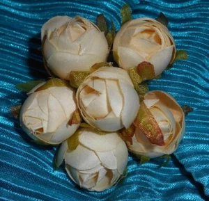 CREMA satinada sombrerería estilo vintage 6 flores de seda ALEXANDER muñecas - Imagen 1 de 3