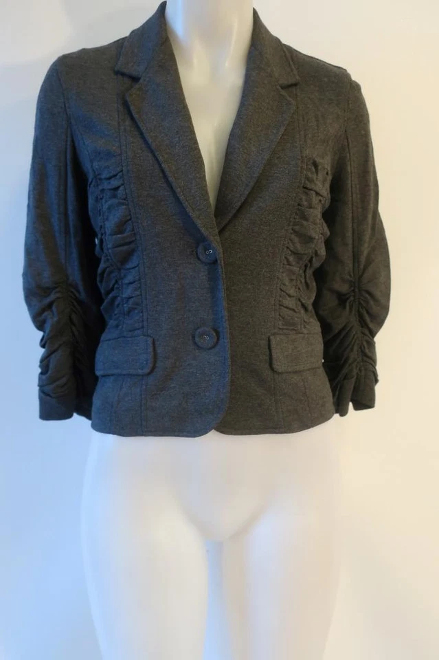 Jaqueta feminina LaRok cinza carvão franzida manga 3/4 abotoada P - Imagem 1 de 4