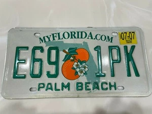 FLORIDA LICENSE PLATE WHITE AND ORANGE No. BBD F46 - Picture 1 of 2