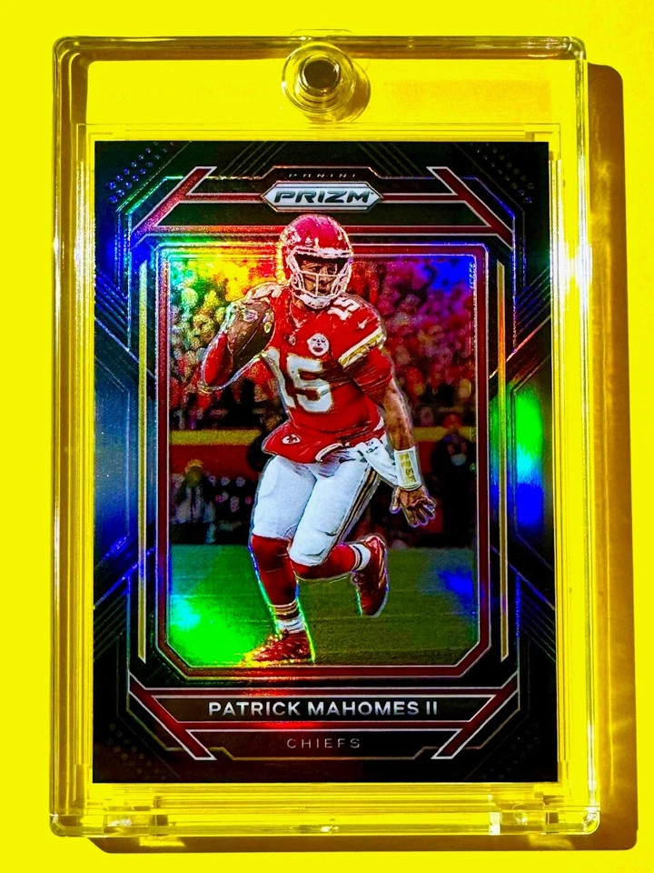 Patrick Mahomes RARE MINT BLACK REFRACTOR PANINI PRIZM CHIEFS INVESTMENT CARD - Image 1 of 4