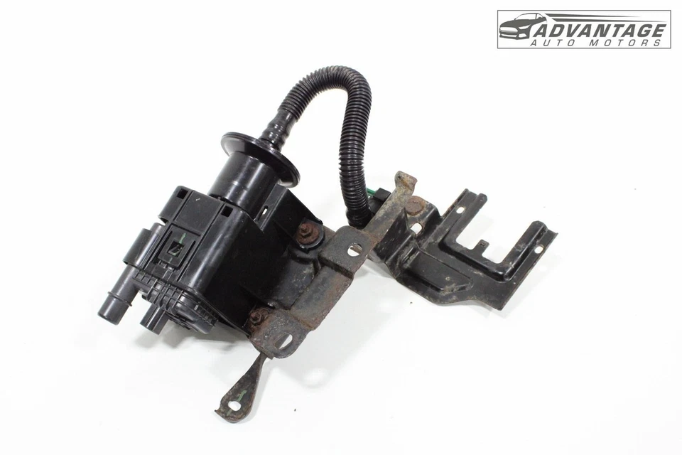 2013-2024 TOYOTA TACOMA FUEL EMISSION SYSTEM LEAK DETECTION PUMP & HOSE OEM - Image 1 of 4