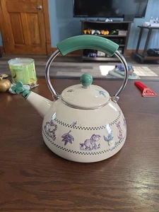 Hervidor de té vintage Walt Disney World en casa Winnie The Pooh silbando esmalte - Imagen 1 de 10