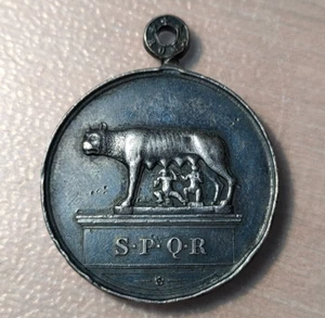 ITALIA MEDALLA ROMA LOBA SPQR AL MERITO PLATA - Foto 1 di 2