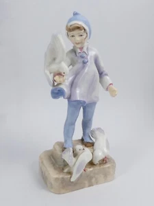 BING & GRONDAHL B & G COPENHAGEN #2375 FIGURKA CHIŃSKIEGO PIŁKARZA - Zdjęcie 1 z 3