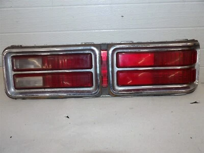 1973 PONTIAC BONNEVILLE CATALINA 2 & 4 PORTAS CONJUNTO DE LANTERNA TRASEIRA DE PASSAGEIRO DESTRO - Imagem 1 de 4
