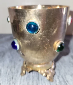 Taza/copa de latón vintage con joyas incrustadas/piedras de colores pies ornamentados India - Imagen 1 de 6