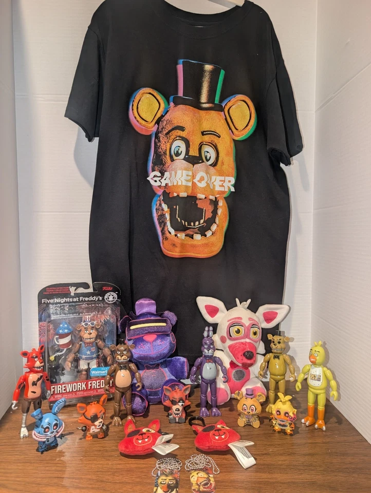 Five Nights At Freddy's FNAF Figuras de Peluche y CAMISETA Talla S Foto 1 de 4