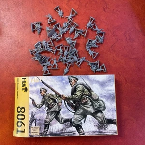 HAT 8061 scale 1/72 HO/OO Toy Figures WWI RUSSIAN INFANTRY 48 figures - Picture 1 of 3