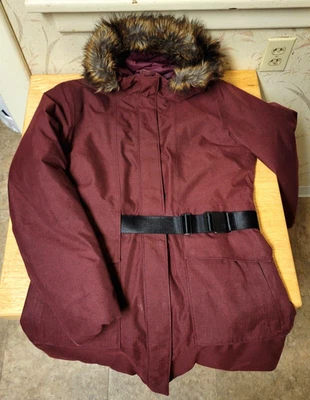 Abrigo parka ártico para mujer The North Face piel sintética con cinturón rojo intenso talla M Foto 1 de 4