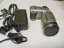  Sony Cyber-shot DSC-F707 4.9MP Digital Camera w/Charger Battery x2