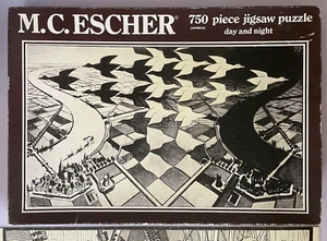M C Escher Puzzle Nacht & Tag 750 Teile 80,5x48,3 cm Kaleidoskop komplett - Bild 1 von 6