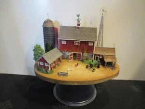Collectible Danbury Mint "The Old Red Barn" Figurine , John Deer Tractor - Foto 1 di 12
