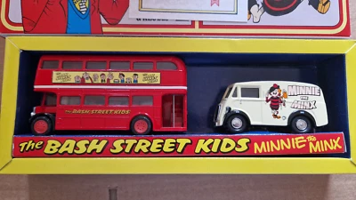 Corgi 1/43 The bash street kids minnie the minx Morris J van & AEC Bus (ET) - Bild 1 von 4