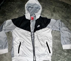 Nike Jacke Herren Medium weiß schwarz Windrunner Hoodie gefüttert (defekter Reißverschluss) - Bild 1 von 7