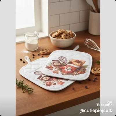 Festive CHRISTMAS POT HOLDERS - Image 1 of 4