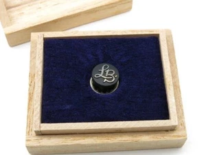 Leica Barnack Club Original Pin Badge in Box Rangefinder Excellent from Japan - Picture 1 of 2