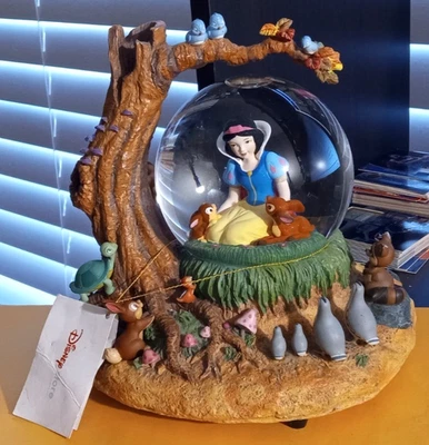 Globo de nieve musical Blancanieves y amigos Disney Store - Vals de Brahm - con etiqueta Foto 1 de 4