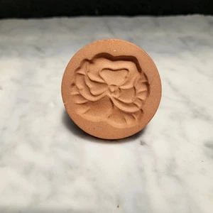Sello de galletas Rycraft vintage esmalte verde terracota 2" flor del pensamiento Navidad  - Imagen 1 de 5