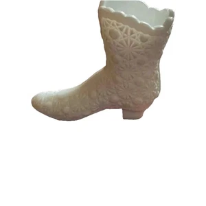 Vintage Fenton White Milk Glass Daisy And Button Boot 4.75 x 4.25 Decorative - Picture 1 of 1